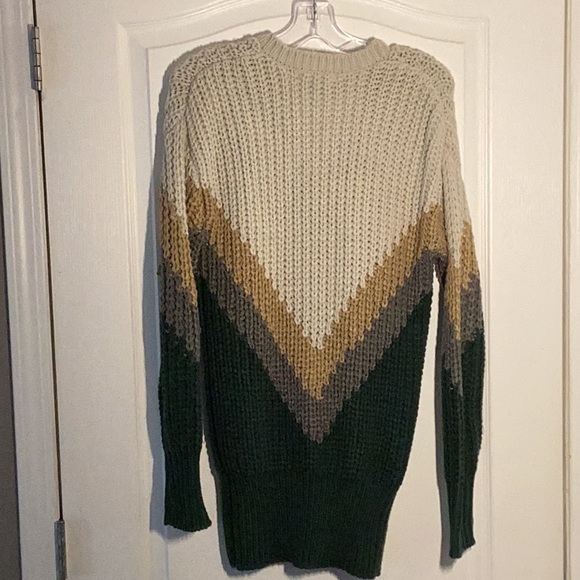 Women’s Cable-knit Sweater - Picture 2 of 2